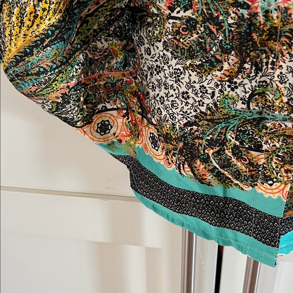 Figueroa & Flower Colorful Patterned Button-Up Blouse - Picture 5 of 6